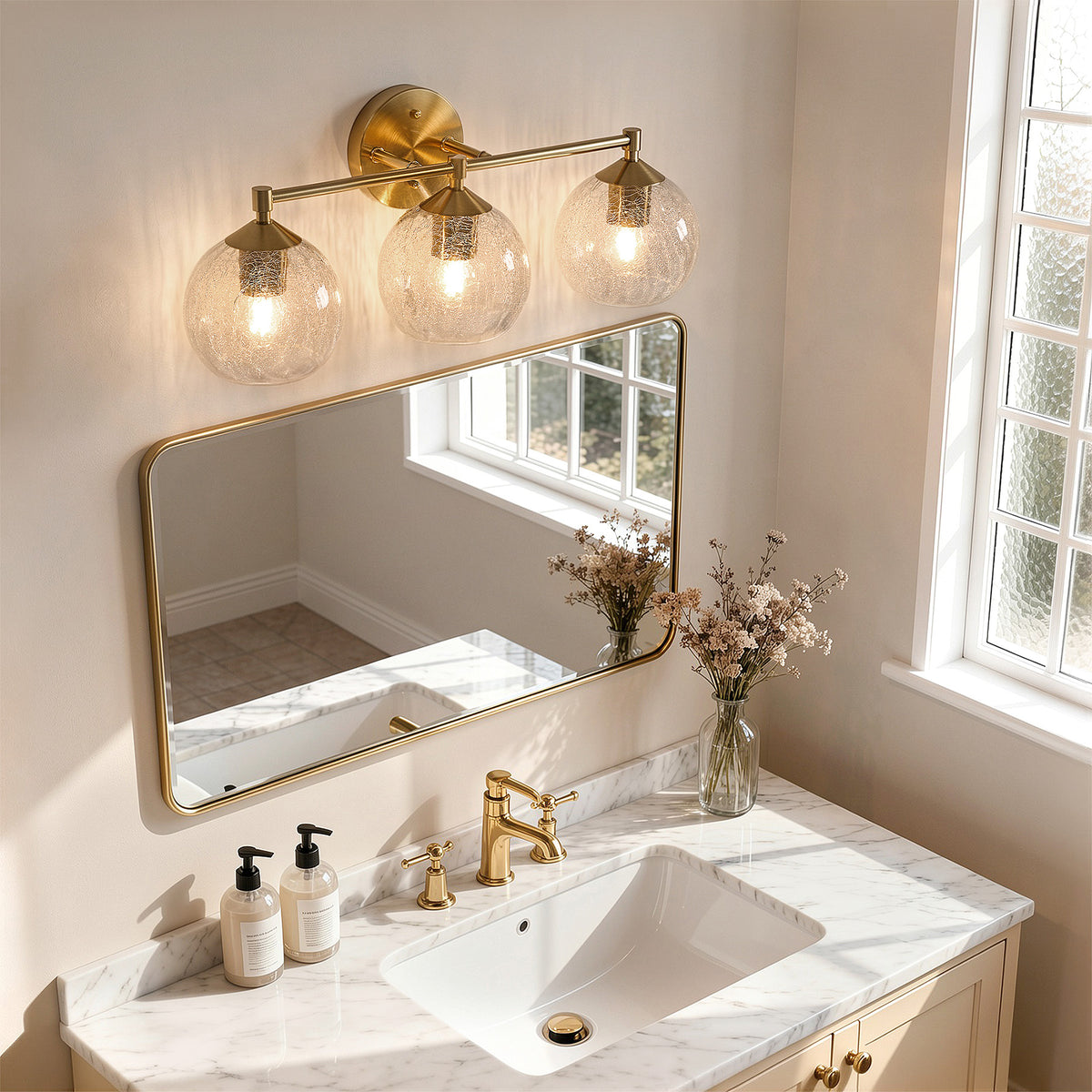 Tribesigns Gold-coloured 3-light bathroom wall light with crackled glass globes